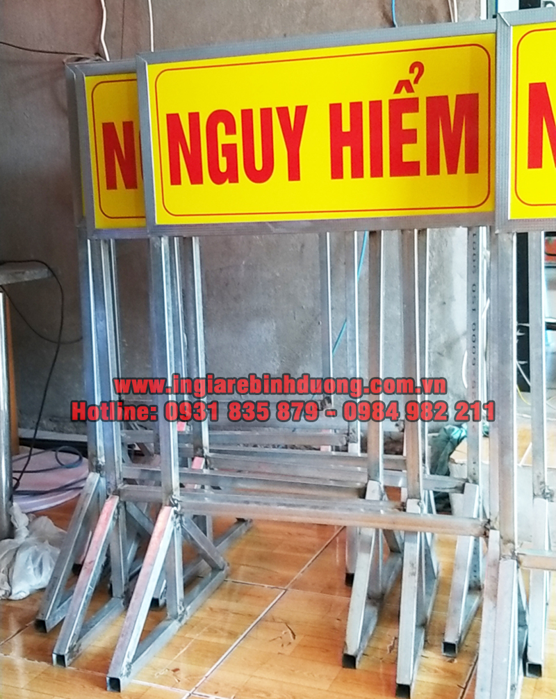 Biển báo công trình